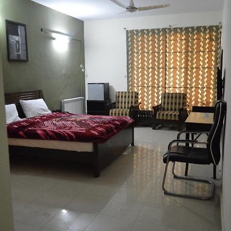 Royal Manor F-10 Bed & Breakfast Islamabad Exterior photo