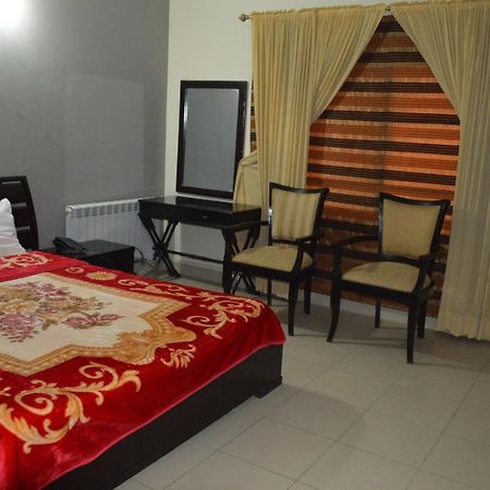 Royal Manor F-10 Bed & Breakfast Islamabad Exterior photo