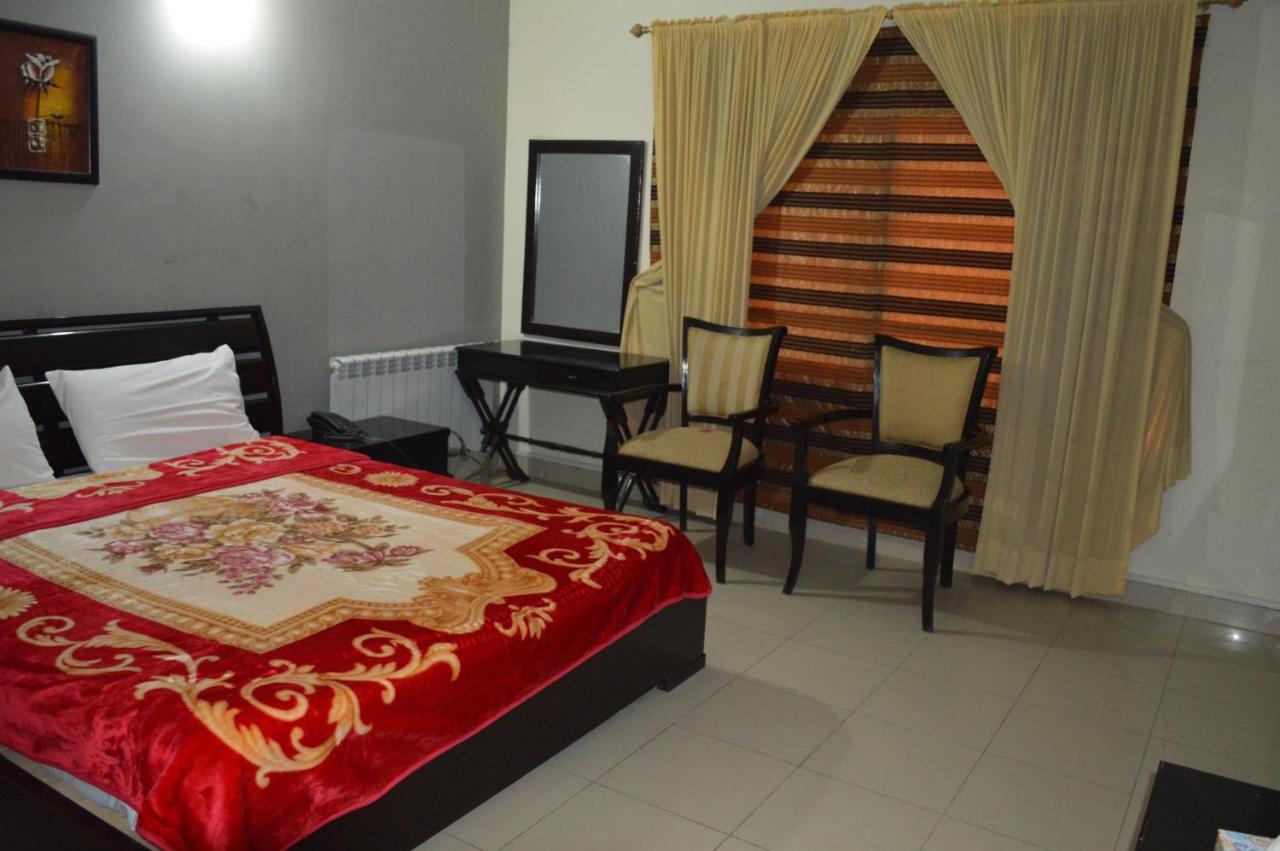 Royal Manor F-10 Bed & Breakfast Islamabad Exterior photo