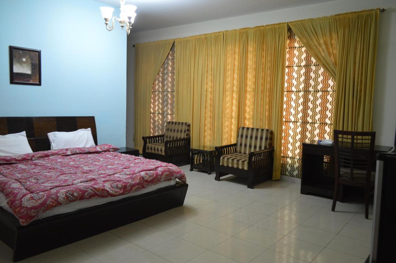 Royal Manor F-10 Bed & Breakfast Islamabad Exterior photo
